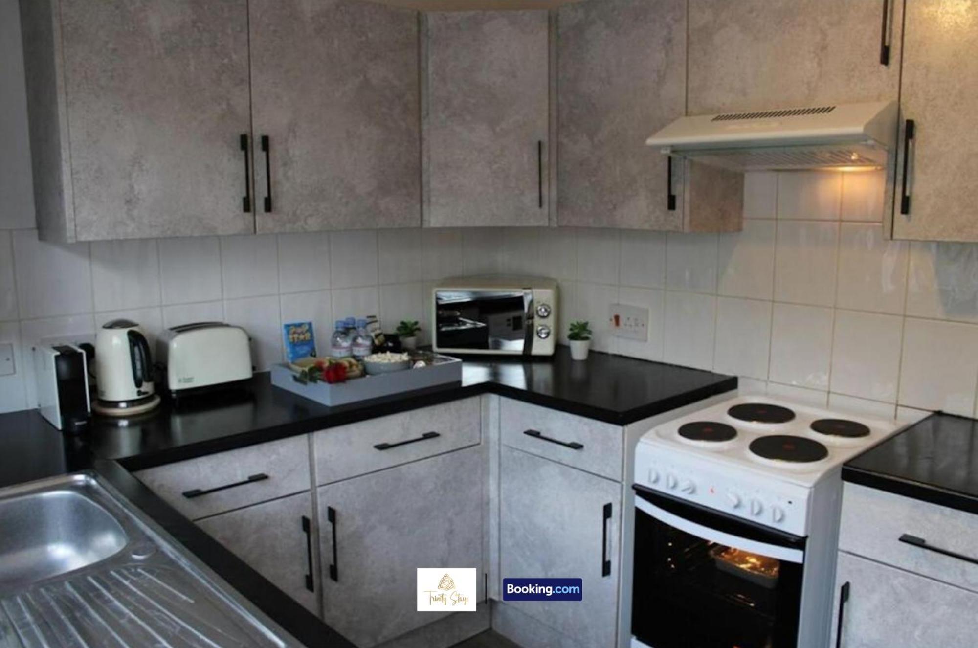 4 Bedroom House With Parking Near City Centre By Trinity Stays Short Lets & Serviced Accommodation Cambridge Exterior foto